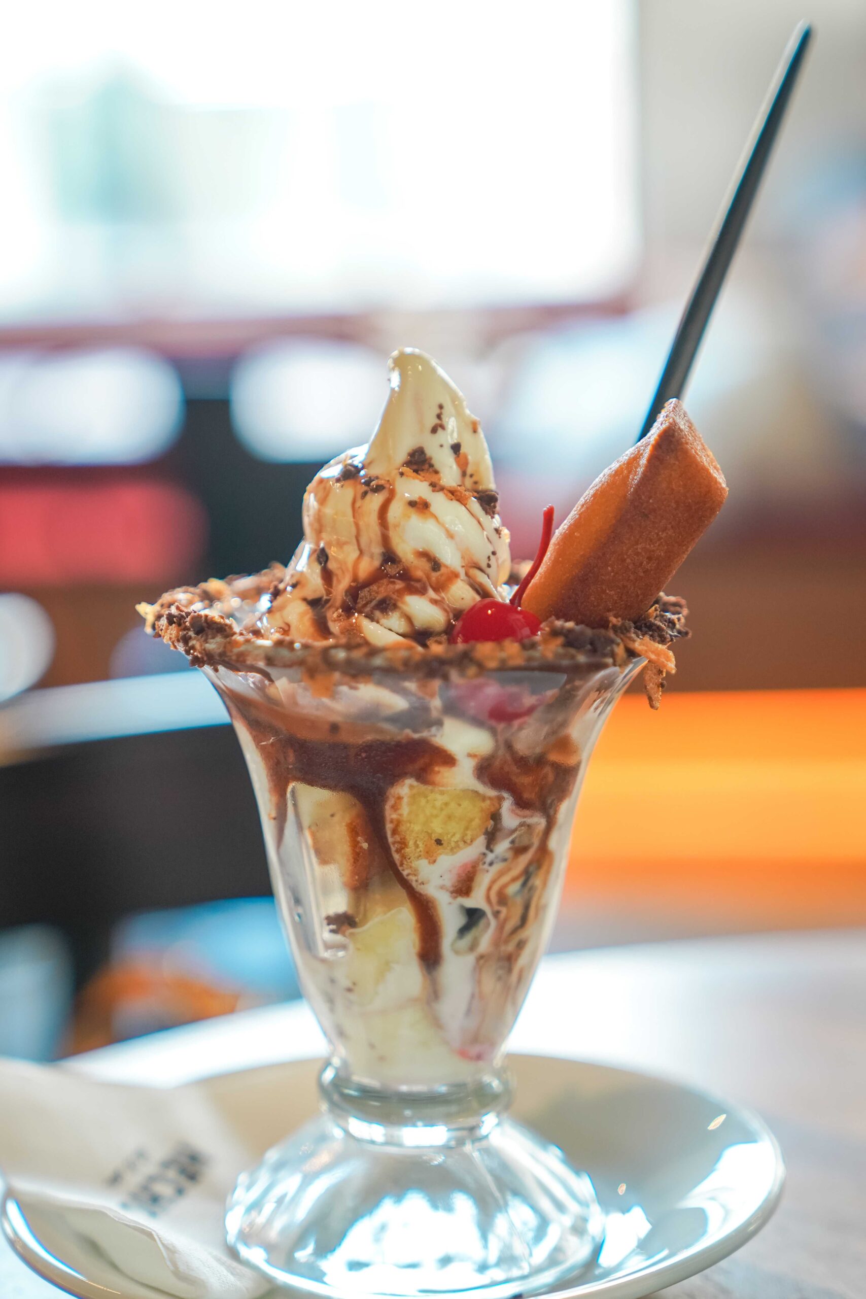 台中勤美美食推薦！做咖啡hecho老牌咖啡廳變身餐酒館，台中最潮聚餐選擇。