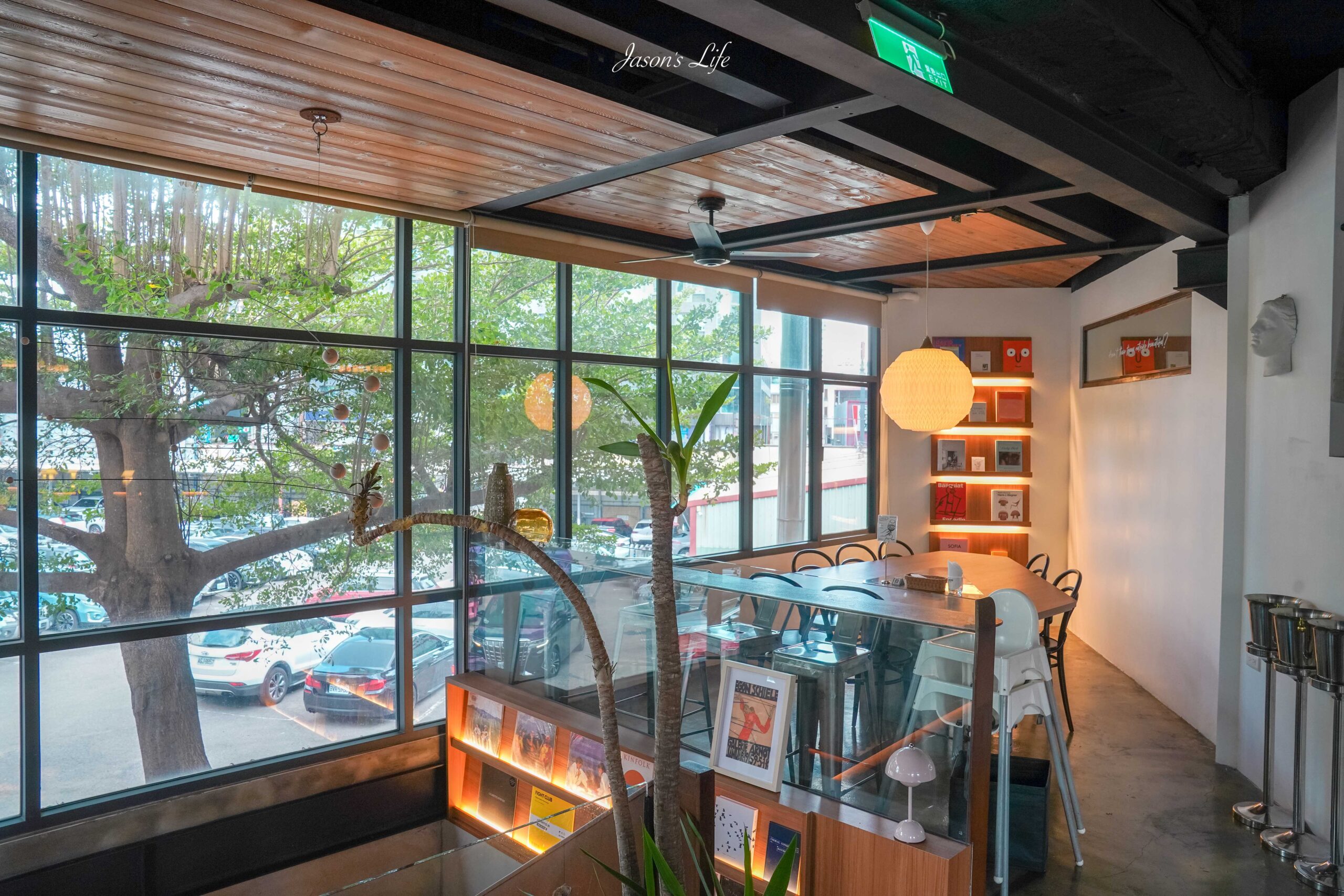 台中勤美美食推薦！做咖啡hecho老牌咖啡廳變身餐酒館，台中最潮聚餐選擇。