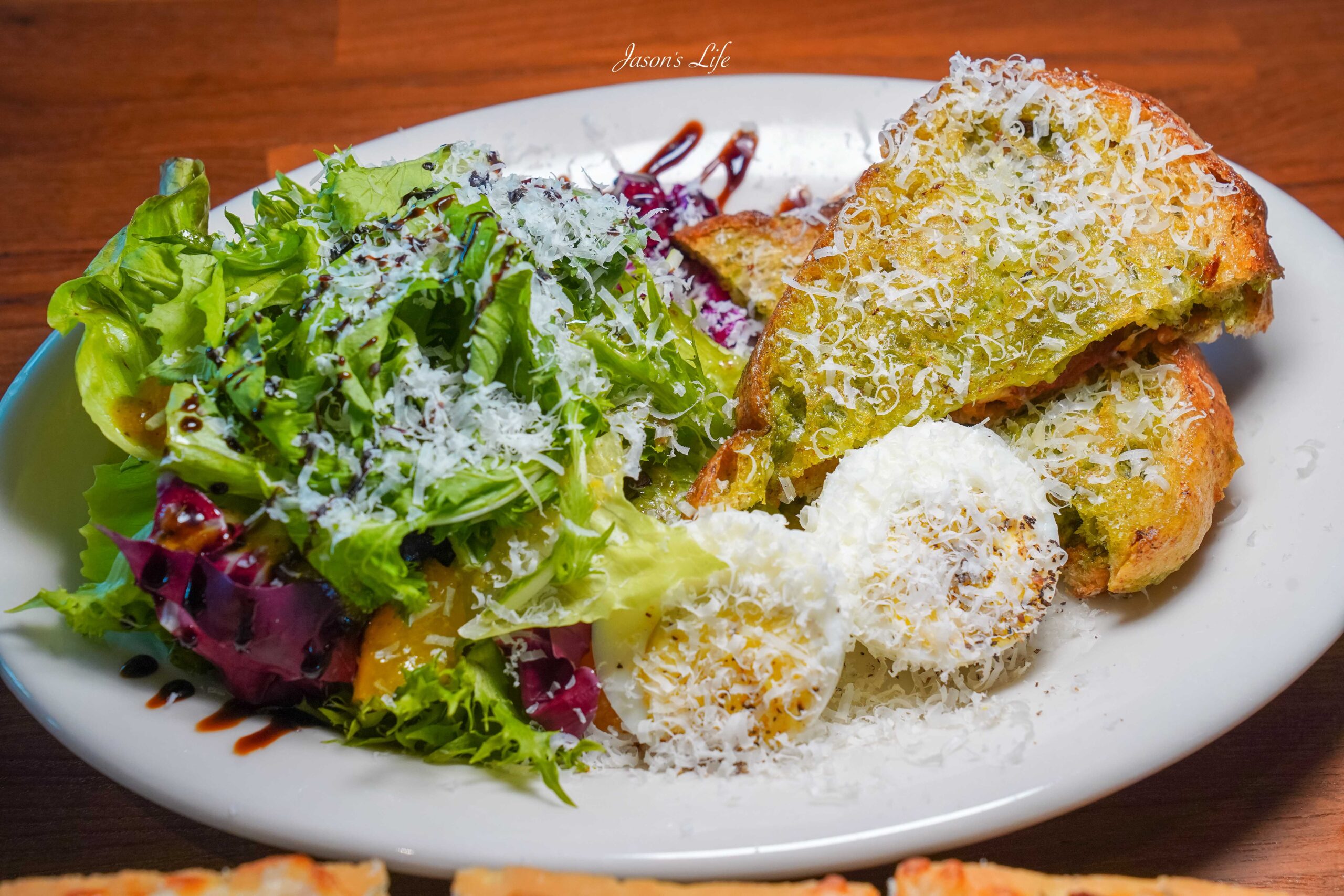 台中勤美美食推薦！做咖啡hecho老牌咖啡廳變身餐酒館，台中最潮聚餐選擇。