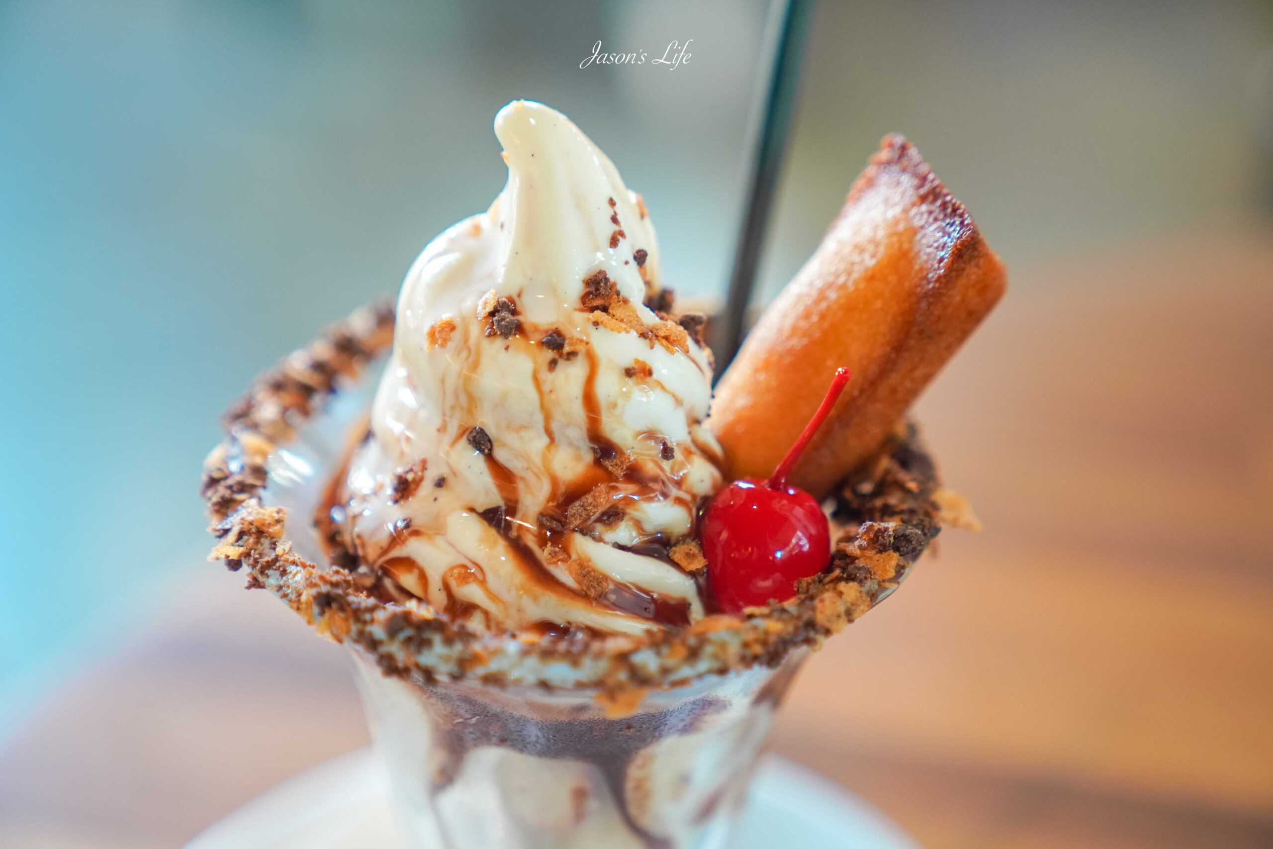 台中勤美美食推薦！做咖啡hecho老牌咖啡廳變身餐酒館，台中最潮聚餐選擇。