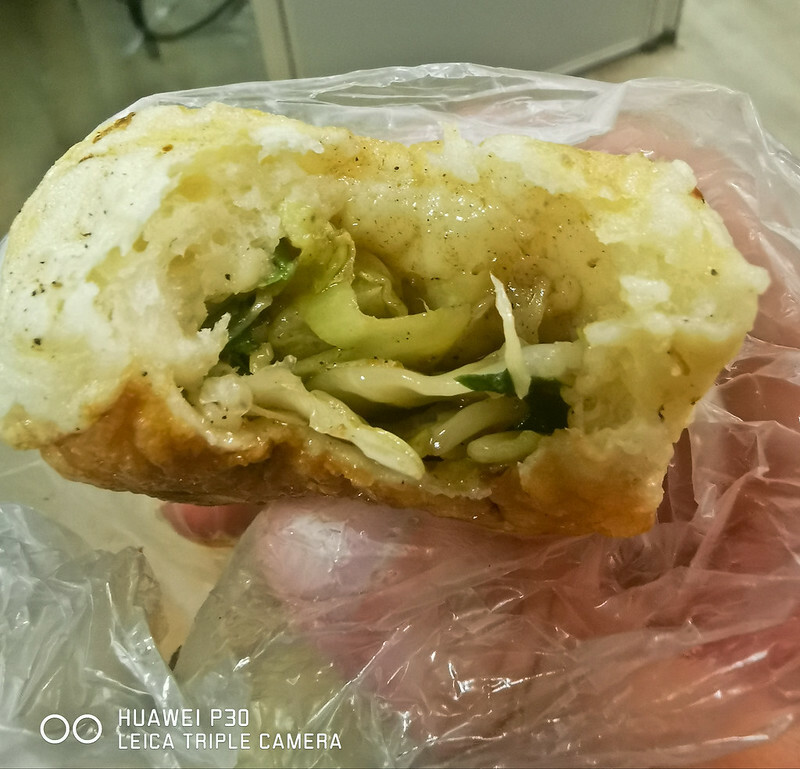 捷運忠孝新生站美食！濟南路水煎包大安隱藏版銅板美食，手工現煎爆汁。