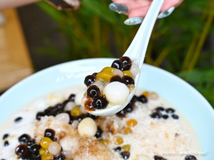 水澤潤舖|台中新開幕創意手搖飲,將現代茶飲文化結合東方養生甜品,生意超級好 - 糖糖's 享食生活