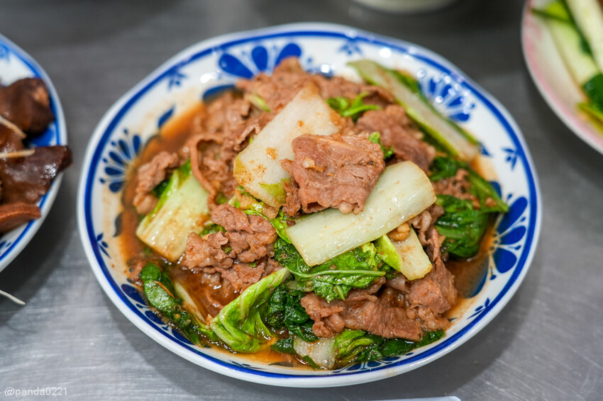 桃園｜台南牛饕溫體牛肉湯(桃園店)，牛肉湯、肉燥飯、牛雜熱炒通通吃得到