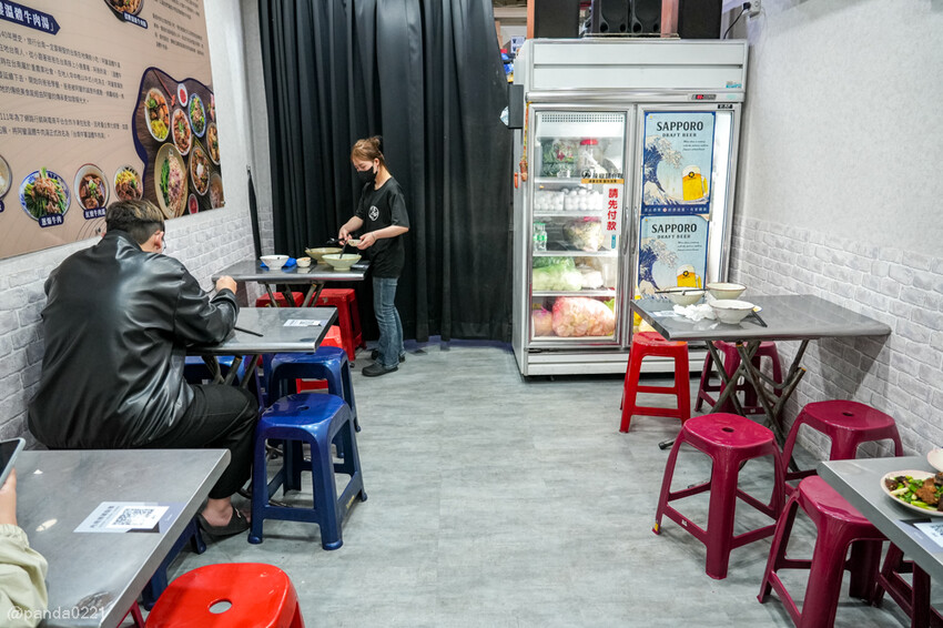 桃園｜台南牛饕溫體牛肉湯(桃園店)，牛肉湯、肉燥飯、牛雜熱炒通通吃得到