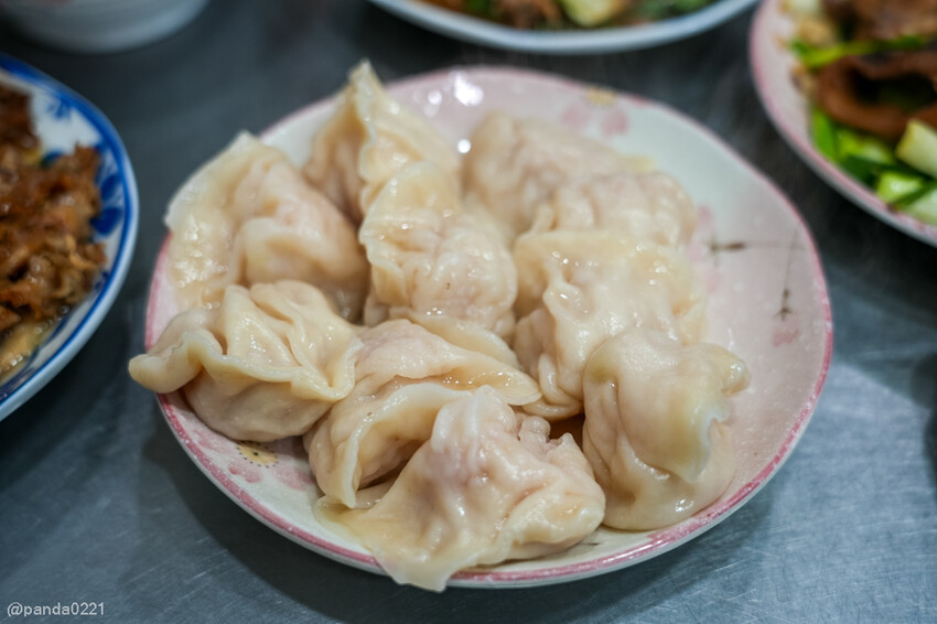 桃園｜台南牛饕溫體牛肉湯(桃園店)，牛肉湯、肉燥飯、牛雜熱炒通通吃得到