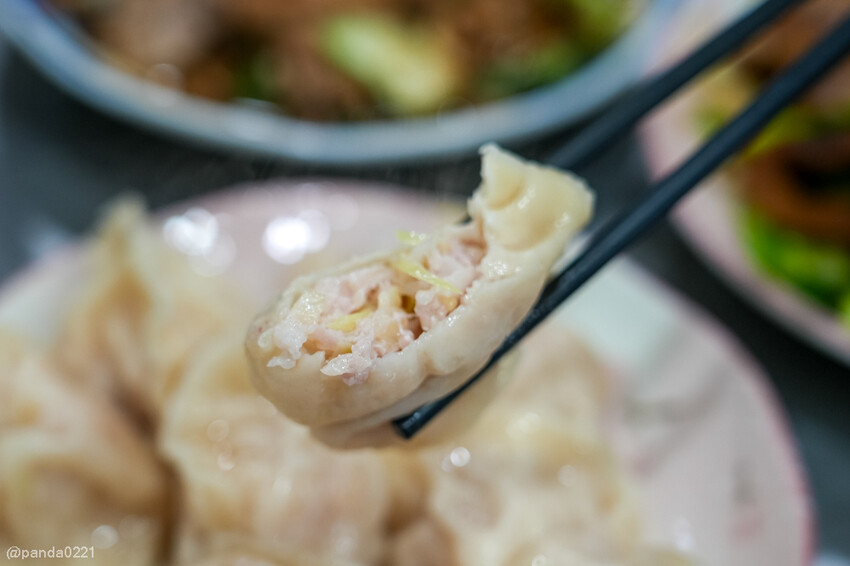桃園｜台南牛饕溫體牛肉湯(桃園店)，牛肉湯、肉燥飯、牛雜熱炒通通吃得到