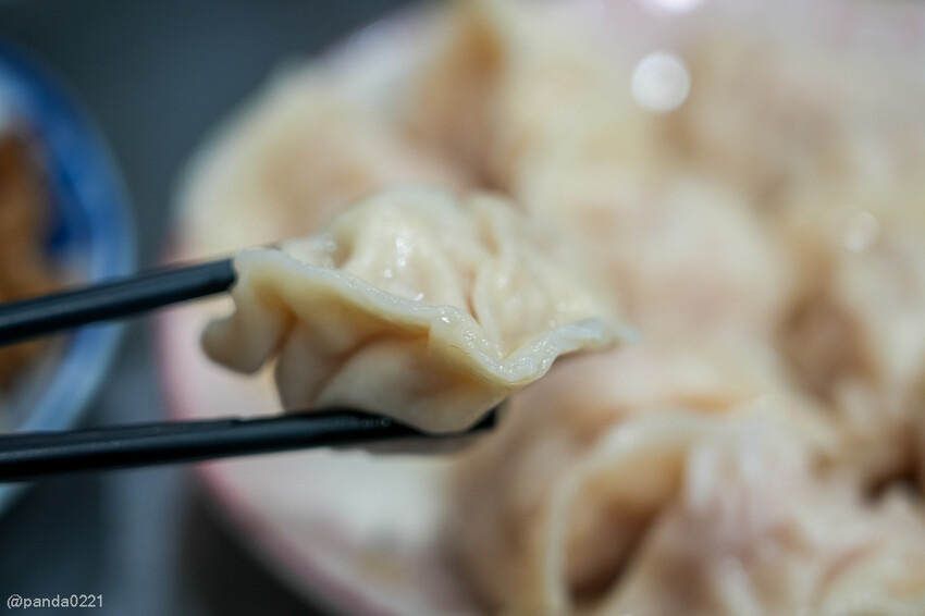 桃園｜台南牛饕溫體牛肉湯(桃園店)，牛肉湯、肉燥飯、牛雜熱炒通通吃得到