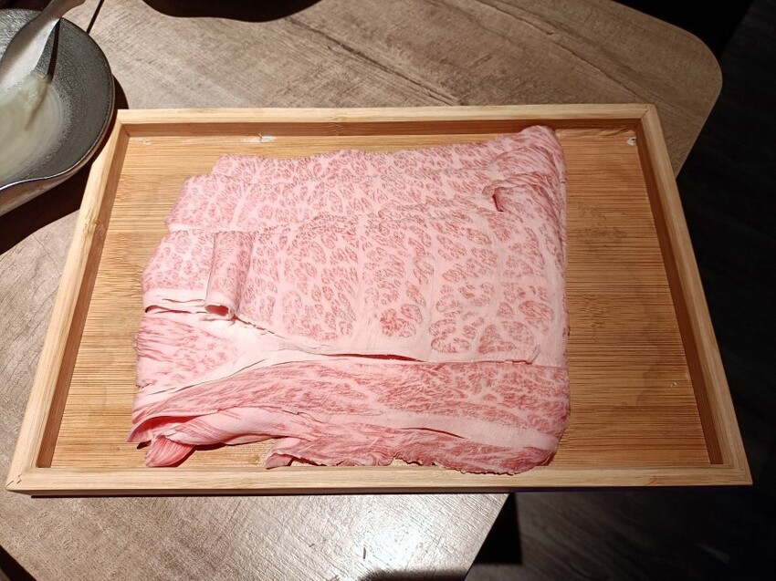 高檔食材奢華享受 ！必吃忠孝新生無菜單鍋物，山上走走頂級海鮮和牛