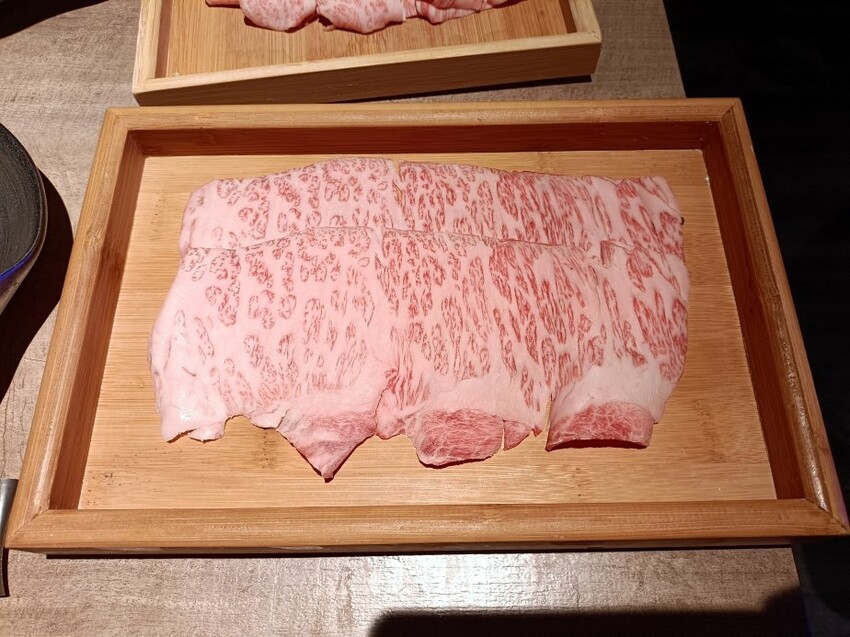 高檔食材奢華享受 ！必吃忠孝新生無菜單鍋物，山上走走頂級海鮮和牛