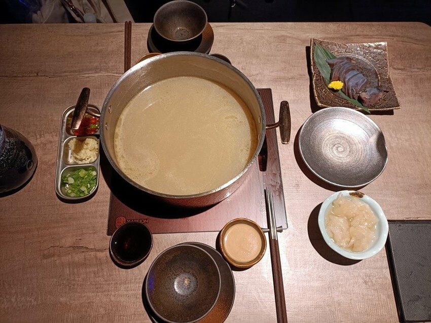 高檔食材奢華享受 ！必吃忠孝新生無菜單鍋物，山上走走頂級海鮮和牛