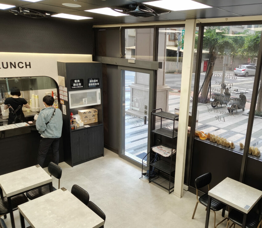 新竹關東早午餐！Leo歐式早餐，必點花草檸檬雞腿 碳烤豬排，早午餐美食體驗。