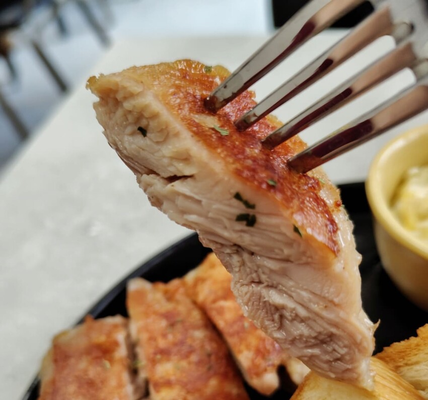 新竹關東早午餐！Leo歐式早餐，必點花草檸檬雞腿 碳烤豬排，早午餐美食體驗。