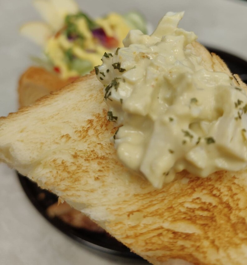 新竹關東早午餐！Leo歐式早餐，必點花草檸檬雞腿 碳烤豬排，早午餐美食體驗。