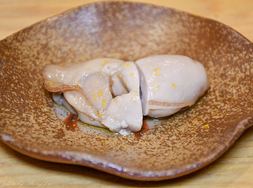 不惜重本選用日本空運來台的四季旬味，道地的日本料理手法，讓大家不用出國，一樣可以吃到日本時節的美味餐點