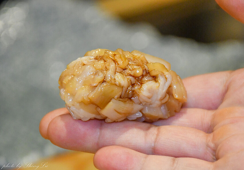 不惜重本選用日本空運來台的四季旬味，道地的日本料理手法，讓大家不用出國，一樣可以吃到日本時節的美味餐點