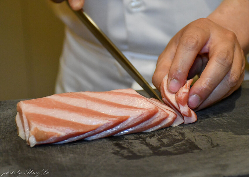 不惜重本選用日本空運來台的四季旬味，道地的日本料理手法，讓大家不用出國，一樣可以吃到日本時節的美味餐點