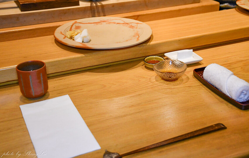 不惜重本選用日本空運來台的四季旬味，道地的日本料理手法，讓大家不用出國，一樣可以吃到日本時節的美味餐點