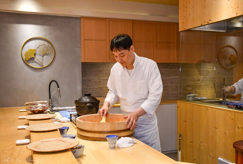 不惜重本選用日本空運來台的四季旬味，道地的日本料理手法，讓大家不用出國，一樣可以吃到日本時節的美味餐點