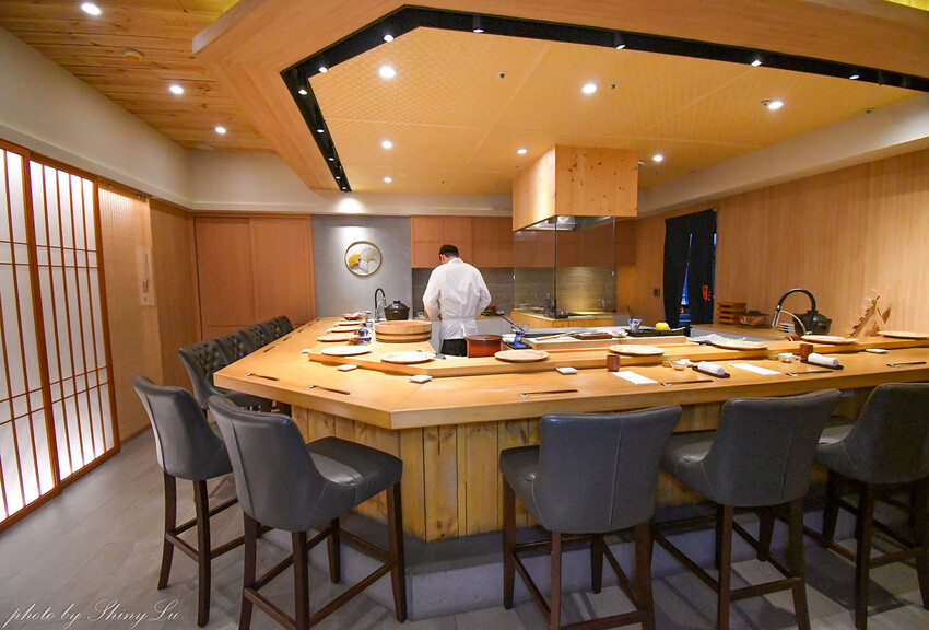 不惜重本選用日本空運來台的四季旬味，道地的日本料理手法，讓大家不用出國，一樣可以吃到日本時節的美味餐點