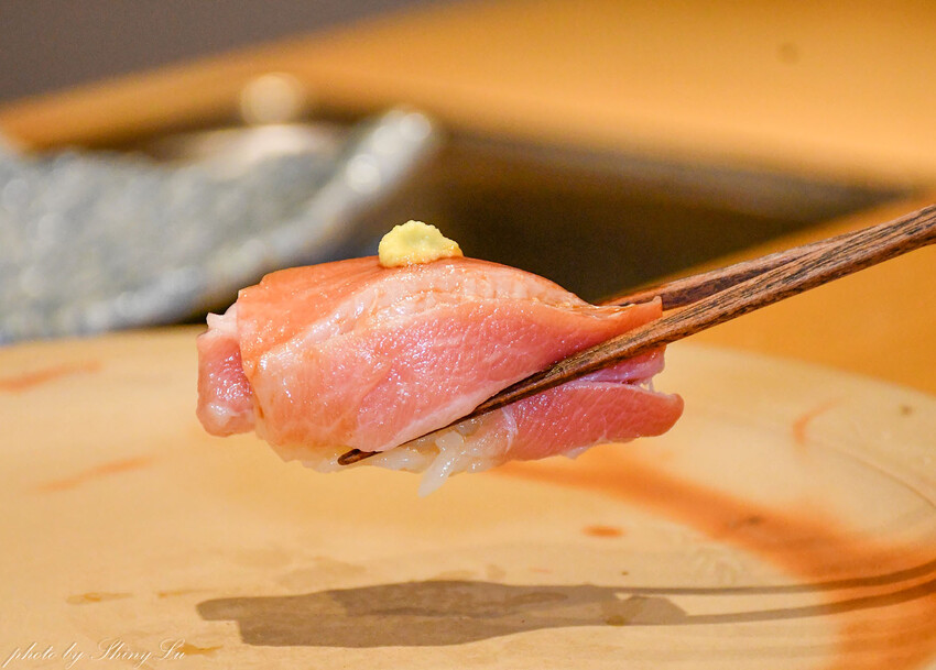 不惜重本選用日本空運來台的四季旬味，道地的日本料理手法，讓大家不用出國，一樣可以吃到日本時節的美味餐點