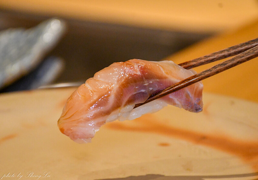 不惜重本選用日本空運來台的四季旬味，道地的日本料理手法，讓大家不用出國，一樣可以吃到日本時節的美味餐點