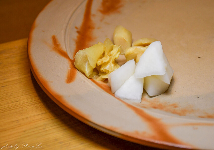 不惜重本選用日本空運來台的四季旬味，道地的日本料理手法，讓大家不用出國，一樣可以吃到日本時節的美味餐點