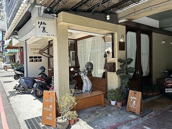 台南咖啡廳新開店！東區咖裏Cafe濃郁咖哩飯，日式復古咖啡廳氛圍。