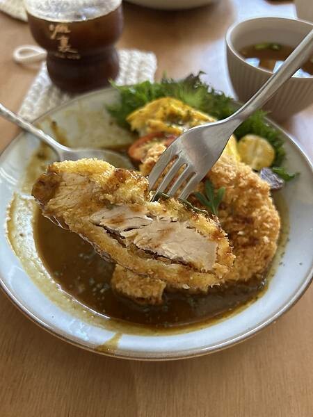 台南咖啡廳新開店！東區咖裏Cafe濃郁咖哩飯，日式復古咖啡廳氛圍。