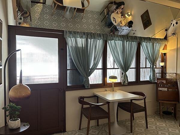 台南咖啡廳新開店！東區咖裏Cafe濃郁咖哩飯，日式復古咖啡廳氛圍。