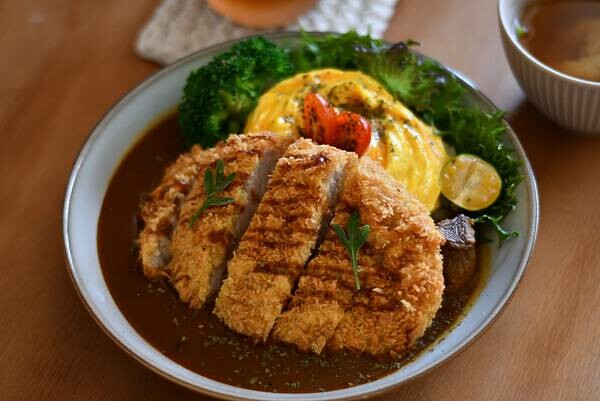 台南咖啡廳新開店！東區咖裏Cafe濃郁咖哩飯，日式復古咖啡廳氛圍。