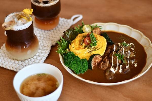 台南咖啡廳新開店！東區咖裏Cafe濃郁咖哩飯，日式復古咖啡廳氛圍。
