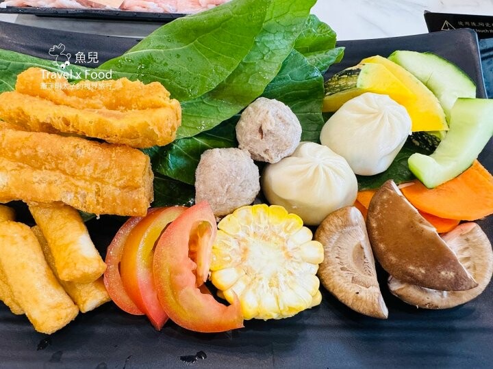 溯源蔬菜，自助吧吃到飽的美味黃金雞湯鍋～涮金鍋（慈文店） - 魚兒 x 牽手明太子的「視」界旅行