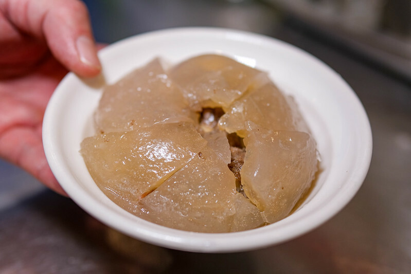 忠孝新生站美食！華山旁東區小賴甜不辣華山店，手工甜不辣搭蘿蔔湯必吃。