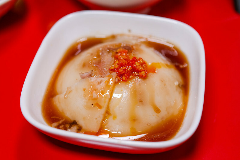 忠孝新生站美食！華山旁東區小賴甜不辣華山店，手工甜不辣搭蘿蔔湯必吃。