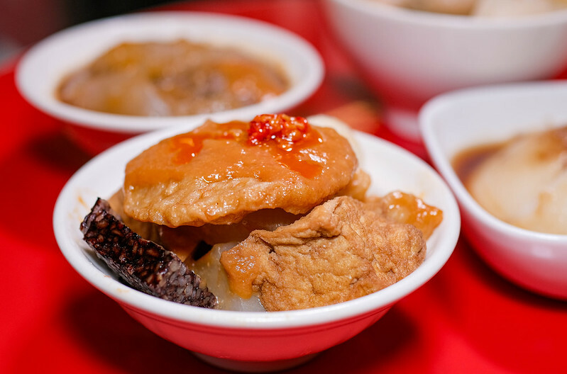 忠孝新生站美食！華山旁東區小賴甜不辣華山店，手工甜不辣搭蘿蔔湯必吃。