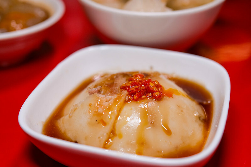 忠孝新生站美食！華山旁東區小賴甜不辣華山店，手工甜不辣搭蘿蔔湯必吃。