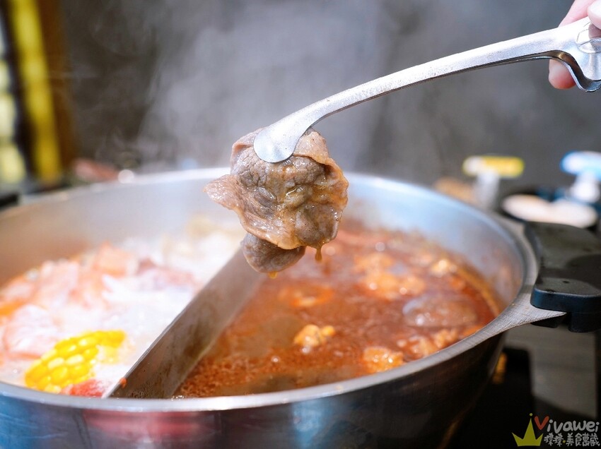 【魔椒頂級鴛鴦鍋】海鮮及現切肉品都很新鮮的鍋物吃到飽！還有多款飲品,啤酒,調酒暢飲！