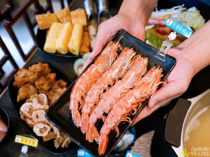 【魔椒頂級鴛鴦鍋】海鮮及現切肉品都很新鮮的鍋物吃到飽！還有多款飲品,啤酒,調酒暢飲！