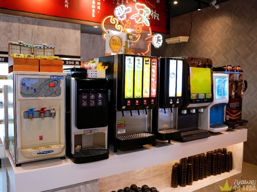 【魔椒頂級鴛鴦鍋】海鮮及現切肉品都很新鮮的鍋物吃到飽！還有多款飲品,啤酒,調酒暢飲！