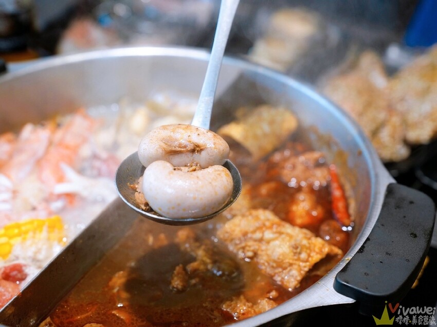 【魔椒頂級鴛鴦鍋】海鮮及現切肉品都很新鮮的鍋物吃到飽！還有多款飲品,啤酒,調酒暢飲！