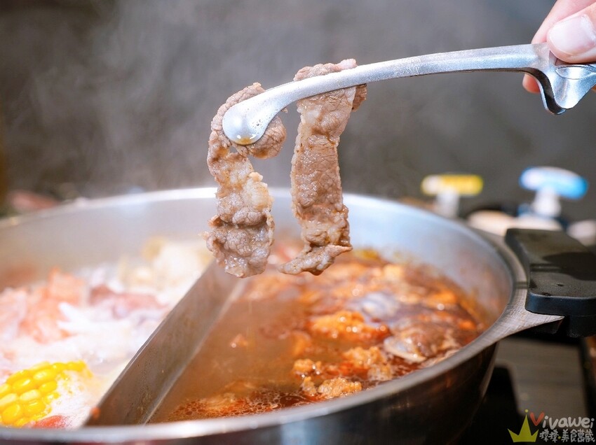 【魔椒頂級鴛鴦鍋】海鮮及現切肉品都很新鮮的鍋物吃到飽！還有多款飲品,啤酒,調酒暢飲！