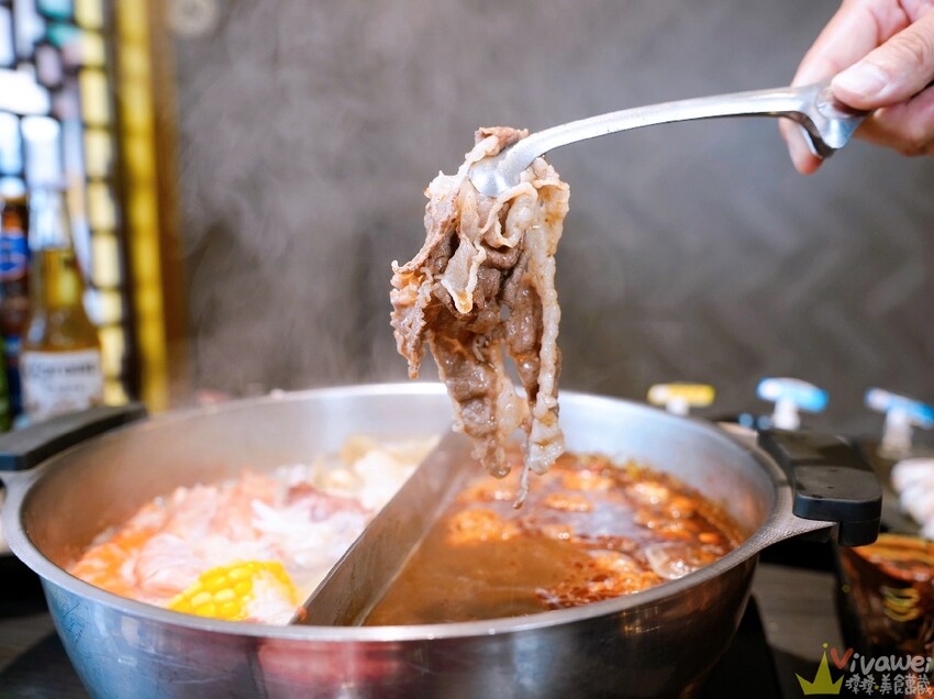 【魔椒頂級鴛鴦鍋】海鮮及現切肉品都很新鮮的鍋物吃到飽！還有多款飲品,啤酒,調酒暢飲！