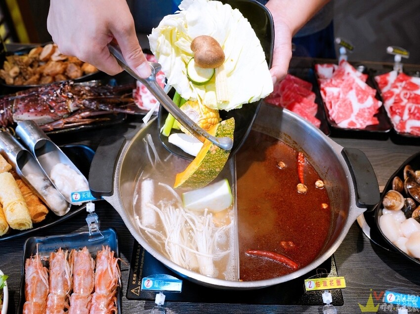 【魔椒頂級鴛鴦鍋】海鮮及現切肉品都很新鮮的鍋物吃到飽！還有多款飲品,啤酒,調酒暢飲！