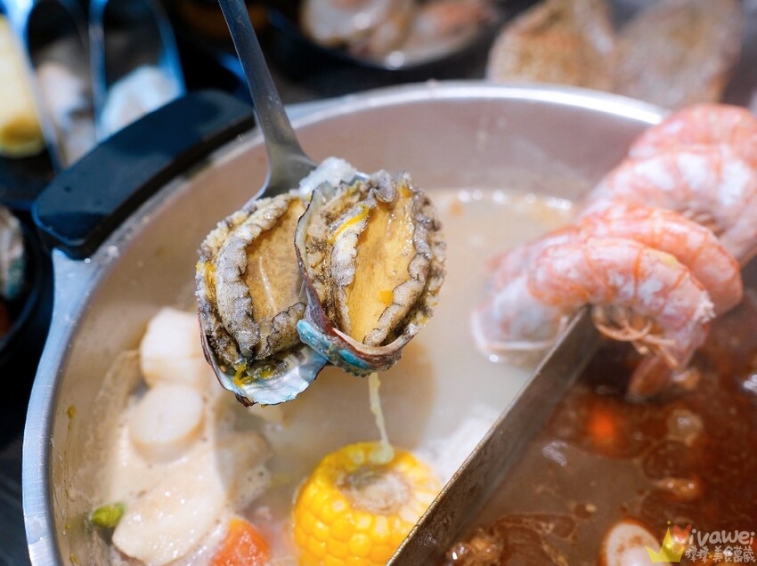 【魔椒頂級鴛鴦鍋】海鮮及現切肉品都很新鮮的鍋物吃到飽！還有多款飲品,啤酒,調酒暢飲！