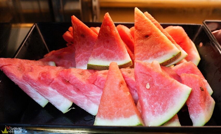 【魔椒頂級鴛鴦鍋】海鮮及現切肉品都很新鮮的鍋物吃到飽！還有多款飲品,啤酒,調酒暢飲！