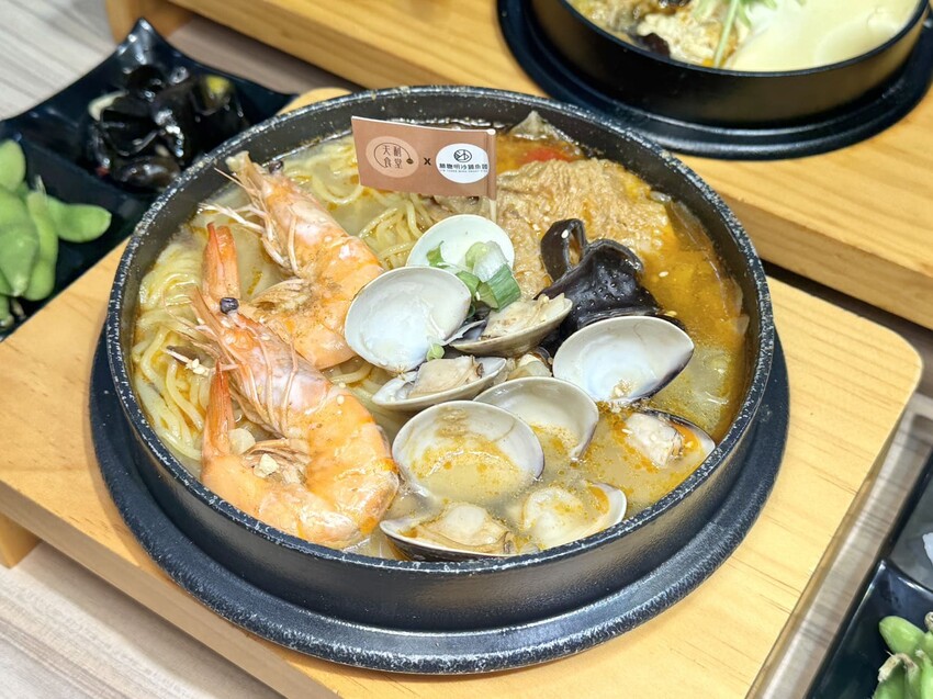 天利食堂×林聰明沙鍋魚頭，期間限定神還原經典湯頭。免去嘉義吃排隊名店 – 艾瑞絲的吃貨日常