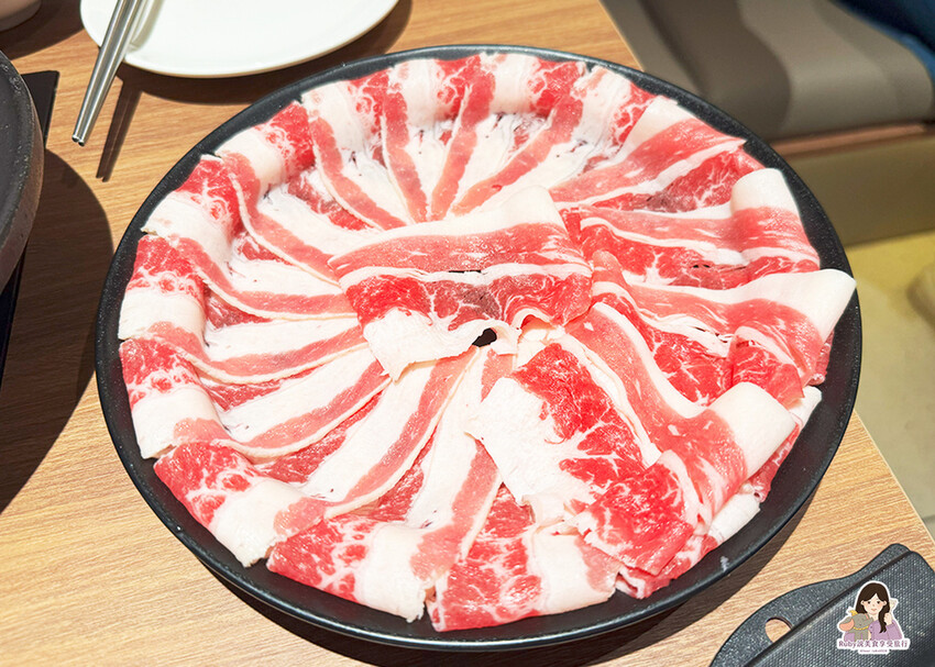 【新莊美食】台中人氣火鍋店 萬客什鍋新莊分店新開幕！石頭爆炒