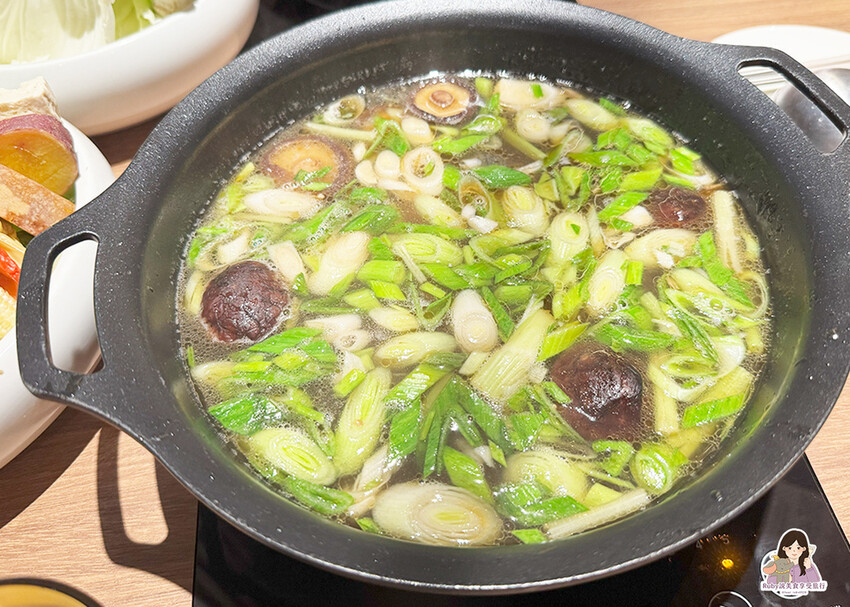【新莊美食】台中人氣火鍋店 萬客什鍋新莊分店新開幕！石頭爆炒