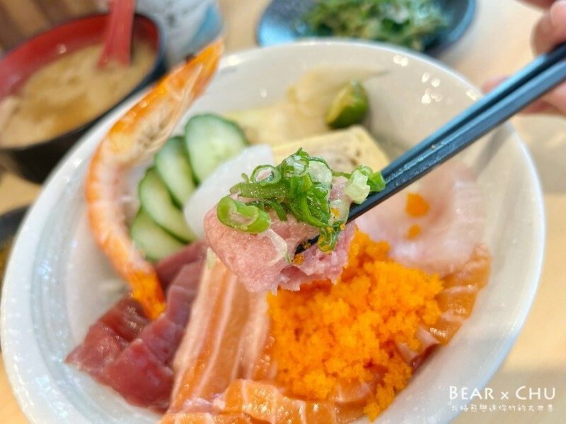 圓山站生魚片丼飯首選！安安生魚小料理超值生魚片丼飯，食材新鮮份量十足。