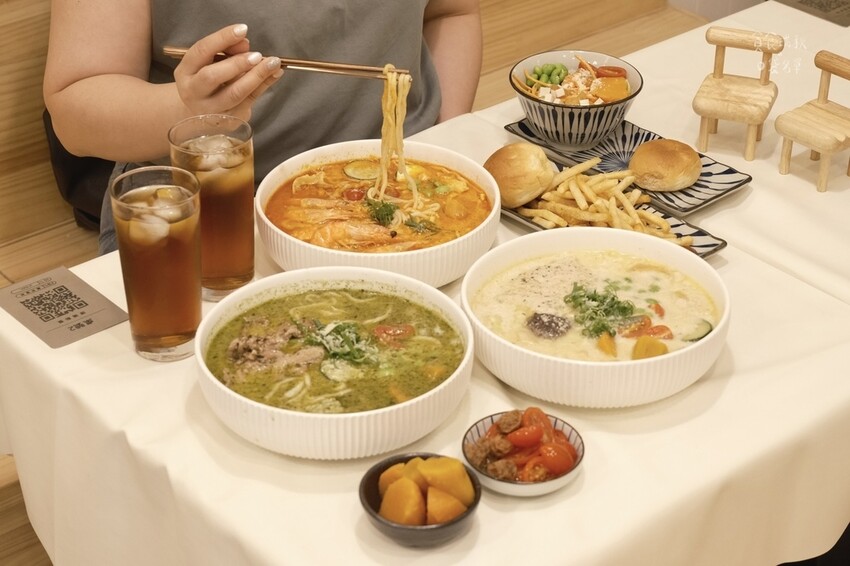 台中北屯|可以喝湯的義大利麵!濃郁不厚重、料多麵Q的義式湯麵 台中北屯|可以喝湯的義大利麵!濃郁不厚重、料多麵Q的義式湯麵